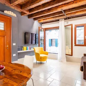 Dream's Door With Canal View In Apartment